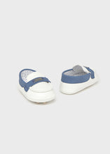 Load image into Gallery viewer, Moccasins- White/Rivier Blue
