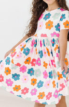 Load image into Gallery viewer, Retro Floral SS Pocket Twirl Dress
